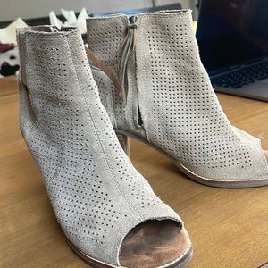 TOMs Boot shoe with peek toe beige in color